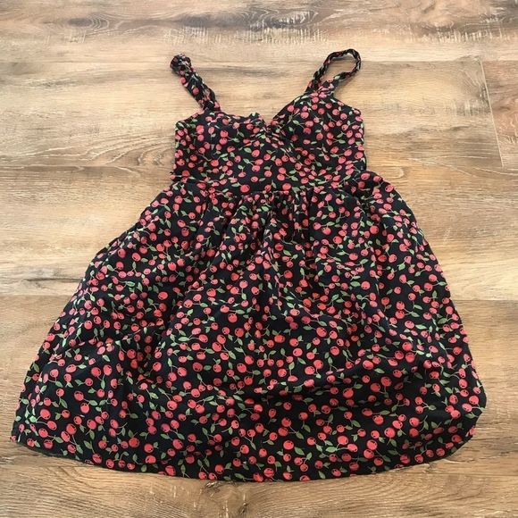 Pines and Needles Dress - Picture 2 of 6